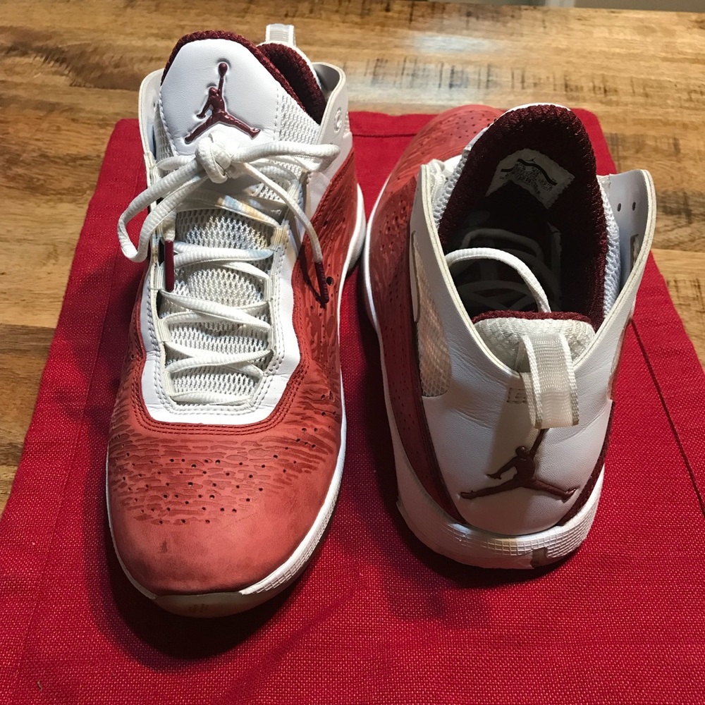 Jordan 2011 team red white $70 Obo